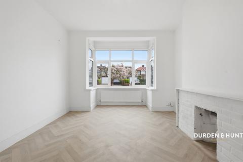 3 bedroom terraced house for sale, Great Gardens Road, Hornchurch, RM11