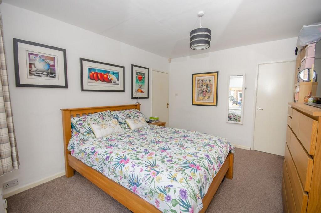 Bedroom 1 pic 2.jpg