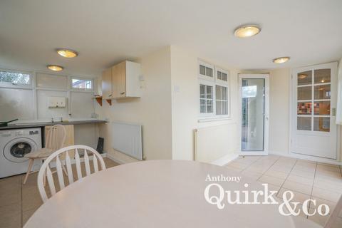 2 bedroom detached bungalow for sale, Dewyk Road, Canvey Island, SS8