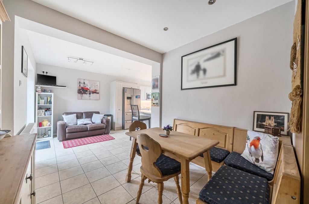Dining / kitchen