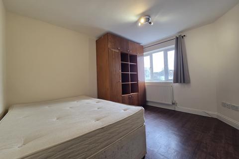 2 bedroom flat to rent, The Vale, London NW11