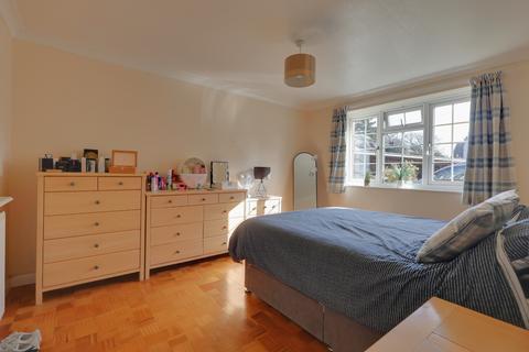 2 bedroom ground floor flat for sale, White Ladies Close, Havant