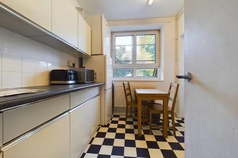 3 bedroom flat for sale, Edgeworth House, Boundary Road, London