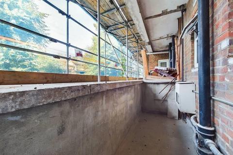 3 bedroom flat for sale, Edgeworth House, Boundary Road, London