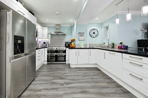 4 bedroom semi-detached house for sale, The Ridge, Kennington, Ashford