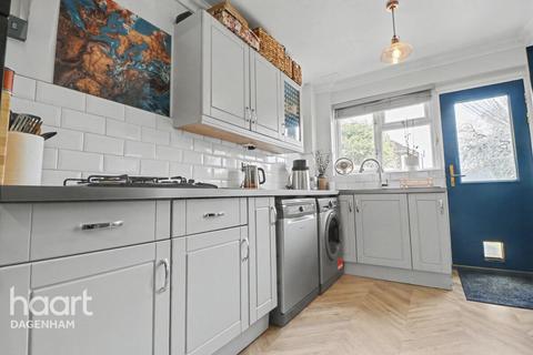 3 bedroom terraced house for sale, Chelmer Crescent, Barking