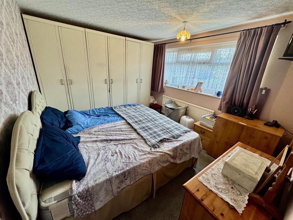 Bedroom 1 2.jpg
