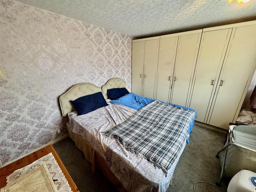 Bedroom 1.jpg