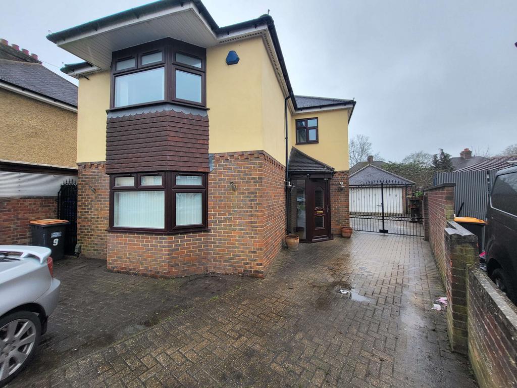 4 Bed Detatched House