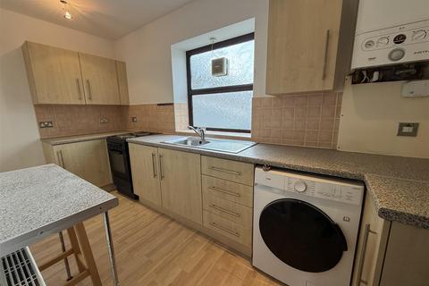 2 bedroom apartment to rent, Queen Street, Springhead, Oldham