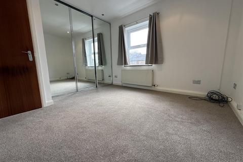 2 bedroom apartment to rent, Queen Street, Springhead, Oldham