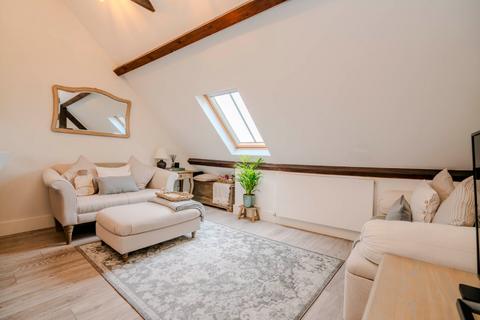 1 bedroom penthouse for sale, High Street, Hampton Wick, KT1