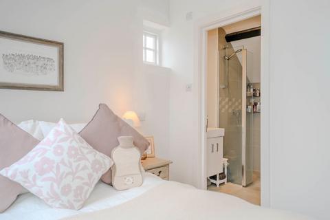 1 bedroom penthouse for sale, High Street, Hampton Wick, KT1