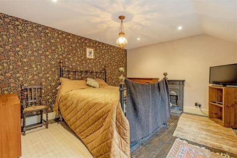 4 bedroom end of terrace house for sale, Manchester Road, Tideswell, Buxton