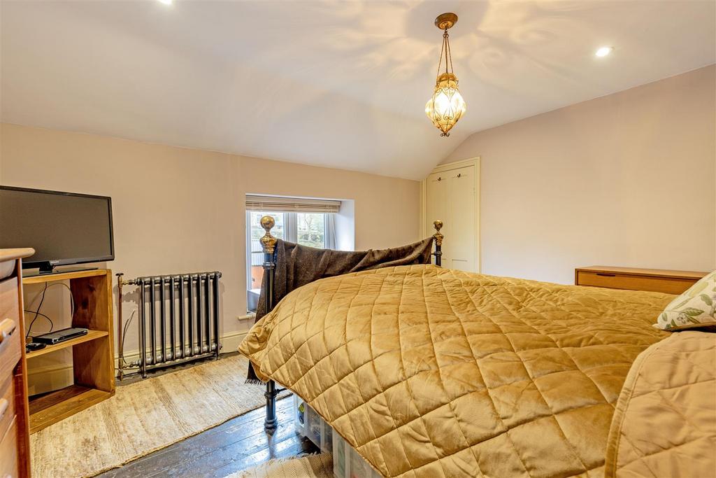 Bedroom 1-1.jpg