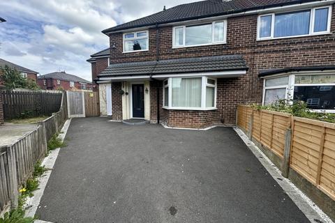 4 bedroom semi-detached house for sale, Cedar Avenue, Atherton, M46