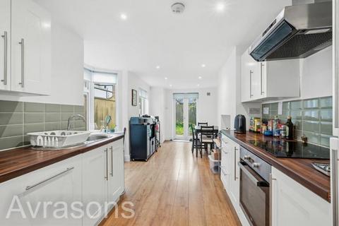 3 bedroom flat to rent, CREWYS ROAD, PECKHAM