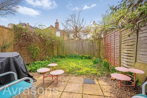 3 bedroom flat to rent, CREWYS ROAD, PECKHAM