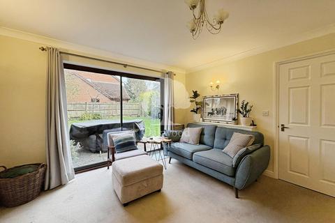 3 bedroom detached house to rent, Holyport Road, Maidenhead SL6