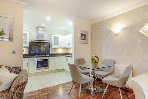 2 bedroom apartment to rent, Berther Road, Hornchurch, RM11