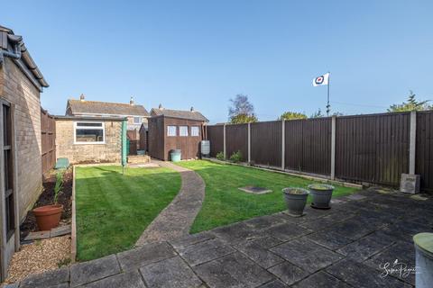 3 bedroom semi-detached house for sale, Campfield Road, Whippingham