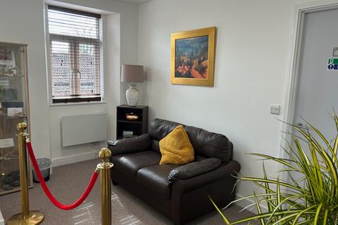 Office to rent, 16 High St Glastonbury BA6 9DU