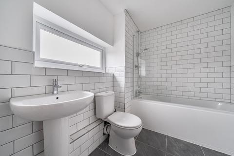 2 bedroom flat for sale, Parkside Court, Weybridge, Surrey, KT13