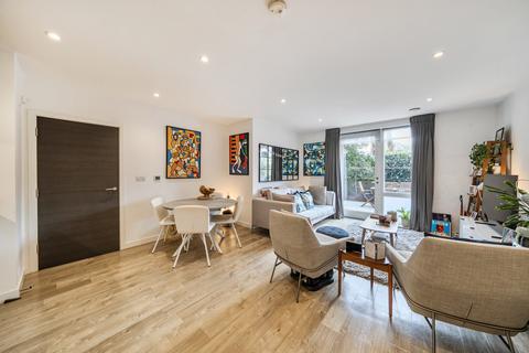 Woods Road, London
