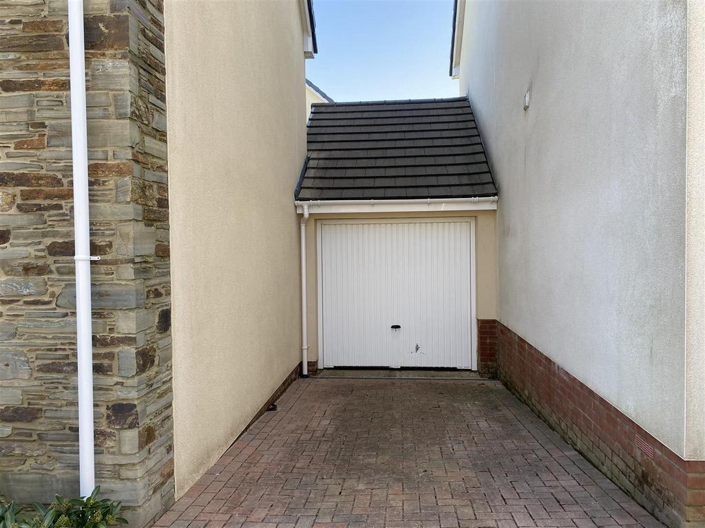 Garage &amp; Parking