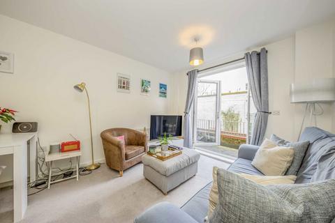1 bedroom flat to rent, Eltringham Street, London SW18