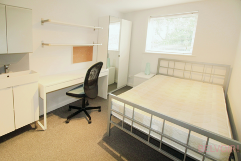 1 bedroom in a house share to rent, Barrique Road, Nottingham NG7