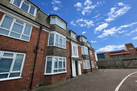 3 bedroom apartment to rent, Exeter Park Road, Bournemouth, BH2