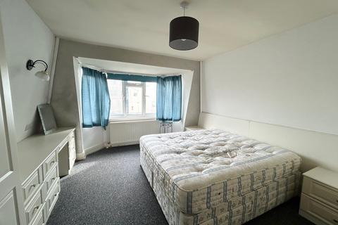 3 bedroom apartment to rent, Exeter Park Road, Bournemouth, BH2
