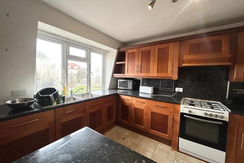 3 bedroom apartment to rent, Exeter Park Road, Bournemouth, BH2