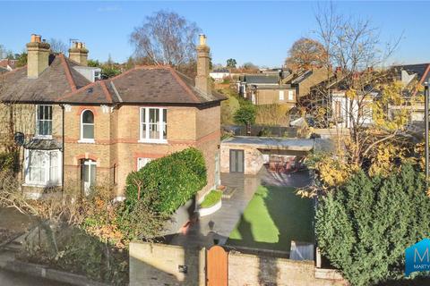3 bedroom apartment for sale, Station Road, London, N21