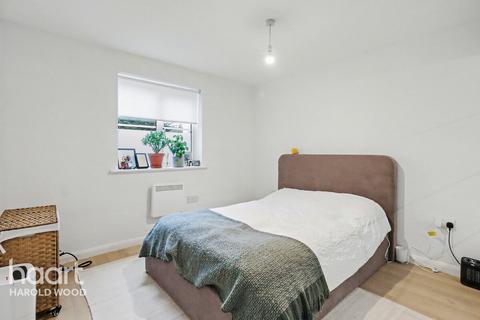 2 bedroom apartment for sale, Church Road, Harold Wood