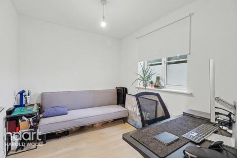 2 bedroom apartment for sale, Church Road, Harold Wood