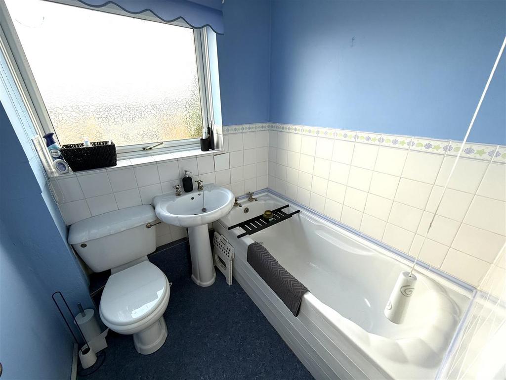 9 lane new bathroom.jpeg