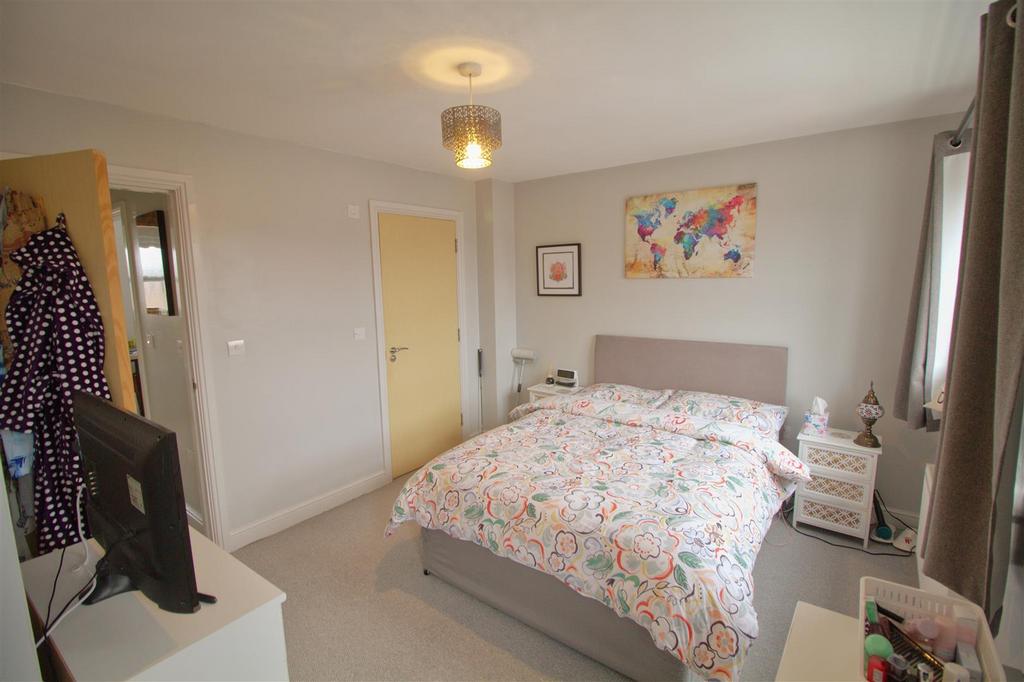 Main.Bedroom.jpg