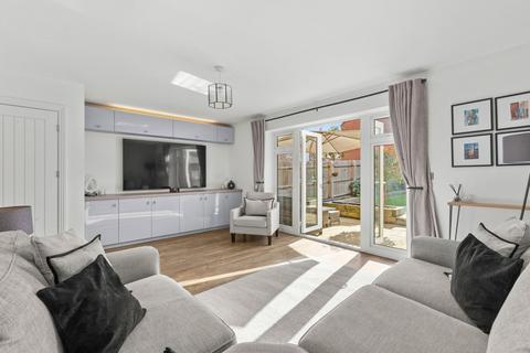 3 bedroom semi-detached house for sale, Athens Avenue, Aylesbury HP21