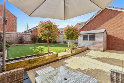 3 bedroom semi-detached house for sale, Athens Avenue, Aylesbury HP21
