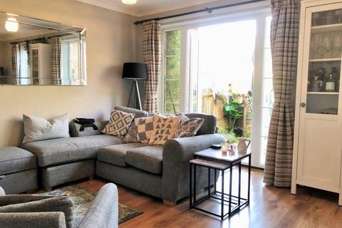 3 bedroom terraced house to rent, Weybridge, Surrey, KT13
