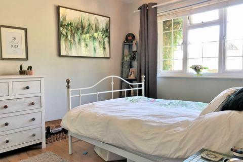 3 bedroom terraced house to rent, Weybridge, Surrey, KT13