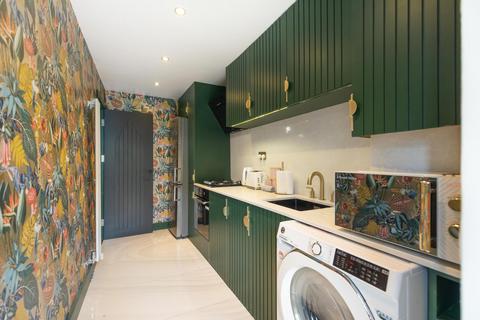2 bedroom apartment for sale, Lady Somerset Road, London, NW5