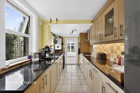 undefined, Hook Road, EPSOM