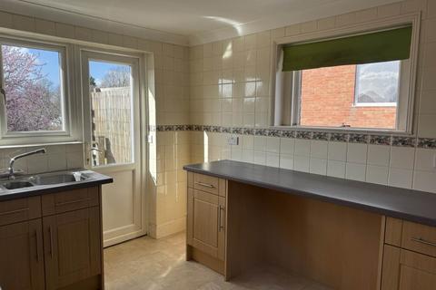 2 bedroom semi-detached house to rent, Felpham Road, Felpham