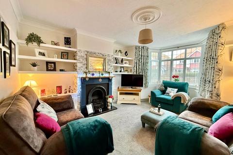 4 bedroom semi-detached house for sale, Hunloke Avenue, Roselands, Eastbourne, East Sussex, BN22