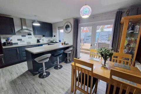3 bedroom terraced house for sale, Dinan Way, Exmouth, EX8 4EZ