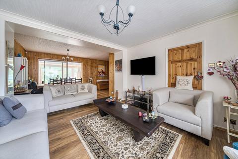 undefined, Segrave Close, Weybridge, KT13