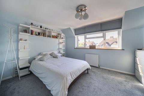 undefined, Segrave Close, Weybridge, KT13